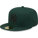 gorra-plana-verde-oscuro-ajustada-59fifty-league-essential-de-new-york-yankees-mlb-de-new-era