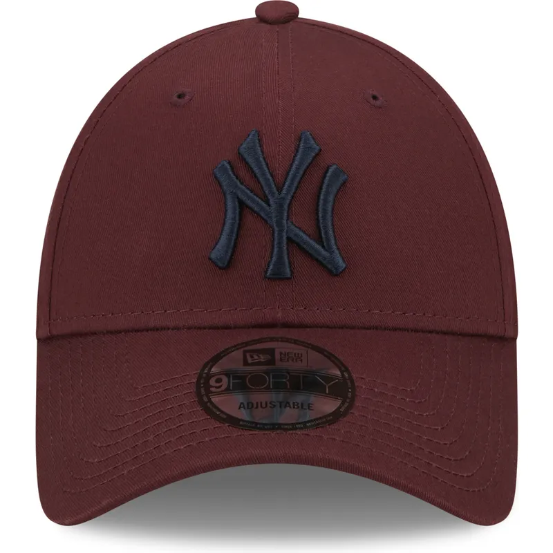 casquette-courbee-grenat-ajustable-avec-logo-bleu-marine-9forty-league-essential-new-york-yankees-mlb-new-era