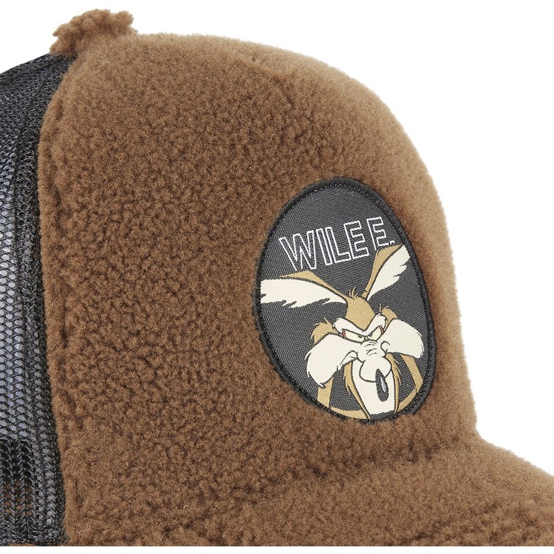 capslab-wile-e-coyote-fur1-coy1-looney-tunes-brown-shearling-trucker-hat