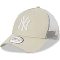 casquette-trucker-beige-et-blanche-9forty-a-frame-new-york-yankees-mlb-new-era