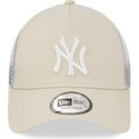new-era-9forty-a-frame-new-york-yankees-mlb-beige-and-white-trucker-hat