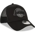cappellino-trucker-nero-con-logo-nero-9forty-a-frame-tonal-dei-los-angeles-lakers-nba-di-new-era