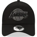 cappellino-trucker-nero-con-logo-nero-9forty-a-frame-tonal-dei-los-angeles-lakers-nba-di-new-era
