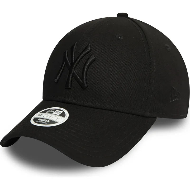 buet-sort-justerbar-kasket-med-sort-logo-til-kvinder-9forty-essential-fra-new-york-yankees-mlb-fra-new-era