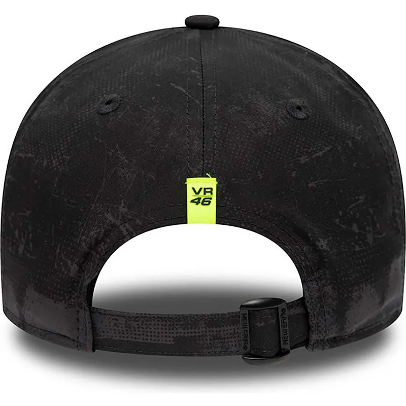 petten-gebogen-zwart-verstelbare-band-valentino-rossi-vr46-9forty-all-over-print-van-valentino-rossi-vr46-motogp-van-new-era