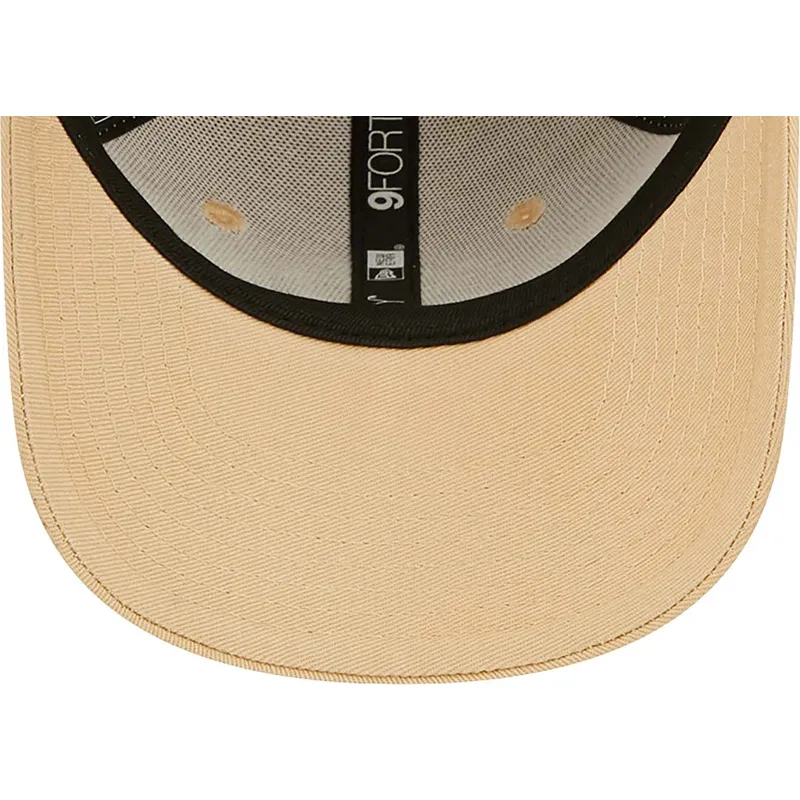 petten-gebogen-beige-verstelbaar-voor-kinderen-9forty-league-essential-van-new-york-yankees-mlb-van-new-era