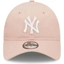 petten-gebogen-roze-verstelbare-band-9twenty-league-essential-van-new-york-yankees-mlb-van-new-era