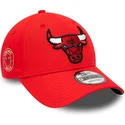 petten-gebogen-rood-verstelbaar-9forty-team-side-patch-van-chicago-bulls-nba-van-new-era