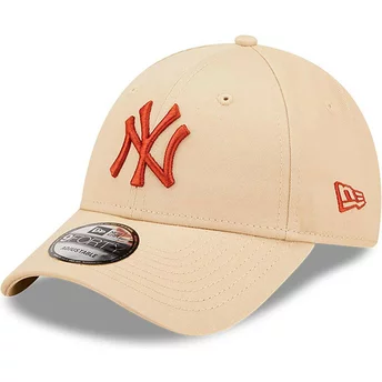 New Era Curved Brim Brown Logo 9FORTY League Essential New York Yankees MLB Beige Adjustable Cap