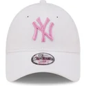 petten-gebogen-wit-verstelbaar-voor-kinderen-rosa-9forty-league-essential-van-new-york-yankees-mlb-van-new-era