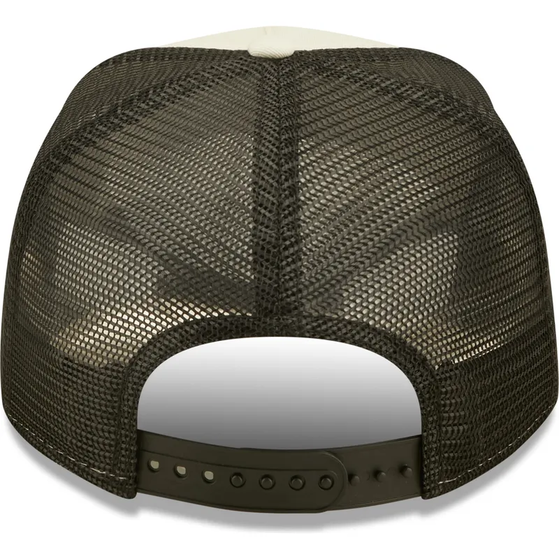 petten-gebogen-beige-snapback-a-frame-van-new-era
