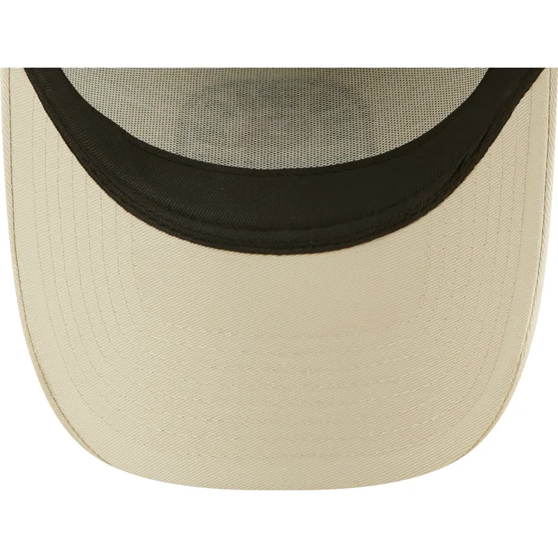 petten-gebogen-beige-snapback-a-frame-van-new-era