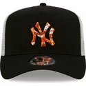 gorra-trucker-negra-y-blanca-con-logo-naranja-a-frame-seasonal-infill-de-new-york-yankees-mlb-de-new-era