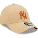 casquette-courbee-marron-ajustable-avec-logo-marron-9forty-pull-essential-new-york-yankees-mlb-new-era