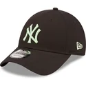 casquette-courbee-noire-ajustable-avec-logo-vert-9forty-league-essential-new-york-yankees-mlb-new-era