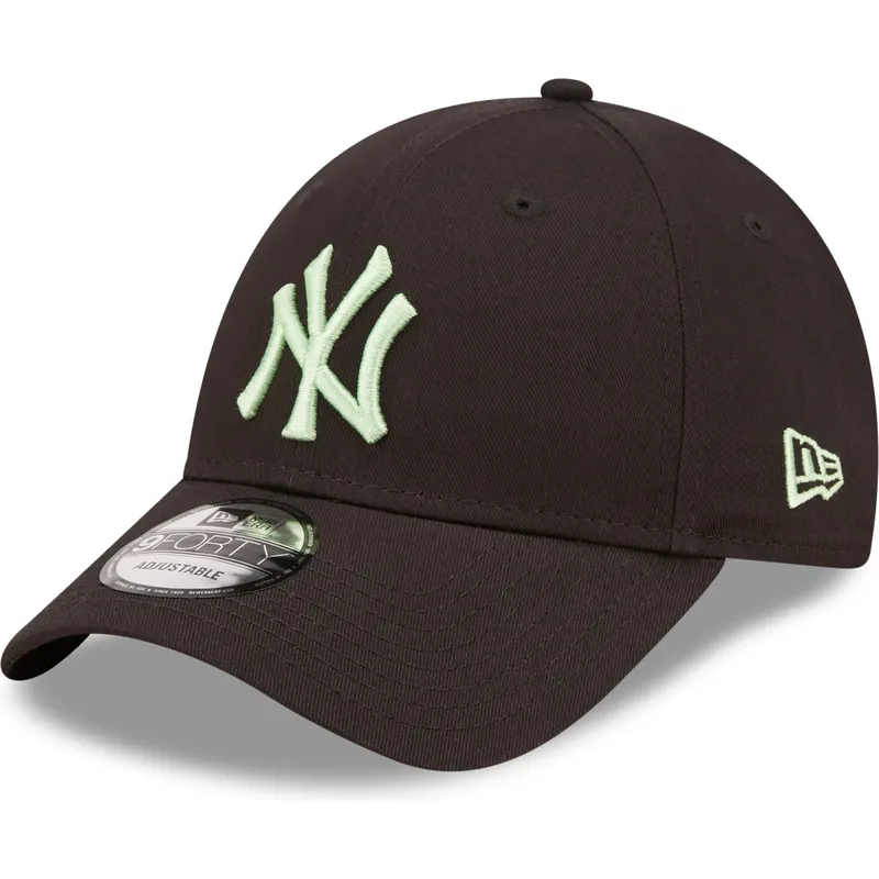 sort-justerbar-curved-kasket-med-gront-logo-9forty-league-essential-fra-new-york-yankees-mlb-fra-new-era