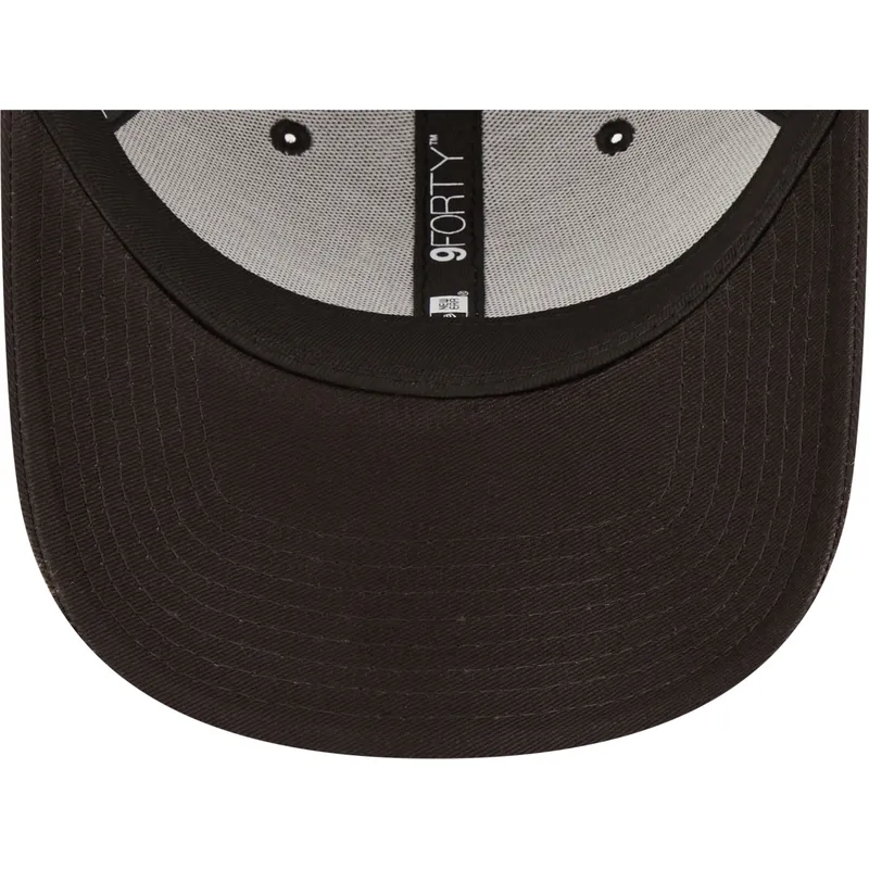 svart-justerbar-kurvad-keps-med-gront-logo-9forty-league-essential-fran-new-york-yankees-mlb-av-new-era