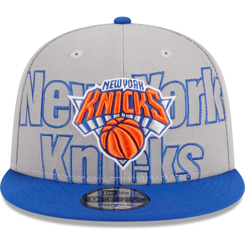 szara-i-niebieska-czapka-z-daszkiem-snapback-9fifty-draft-edition-2023-new-york-knicks-nba-new-era