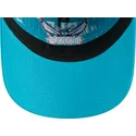 verstellbare-blaue-kappe-mit-gebogenem-schirm-9twenty-draft-edition-2023-der-charlotte-hornets-nba-von-new-era
