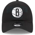 casquette-courbee-noire-ajustable-9twenty-draft-edition-2023-brooklyn-nets-nba-new-era