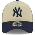 gorra-trucker-beige-y-azul-marino-9forty-a-frame-all-day-trucker-de-new-york-yankees-mlb-de-new-era