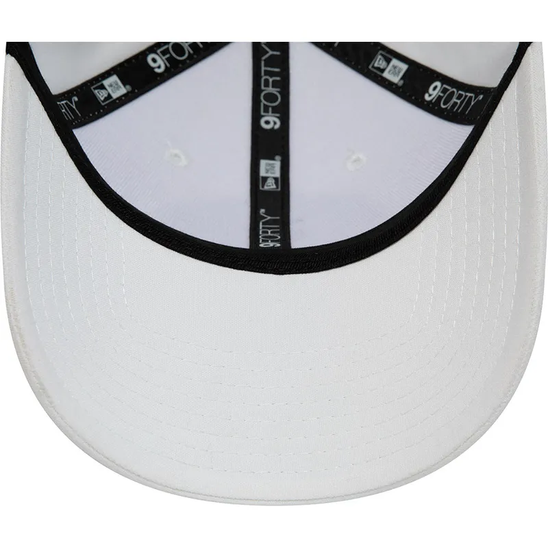petten-gebogen-wit-verstelbare-band-9forty-repreve-van-tottenham-hotspur-football-club-premier-league-van-new-era