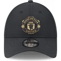 gorra-curva-negra-ajustable-con-logo-dorado-9forty-de-manchester-united-football-club-premier-league-de-new-era