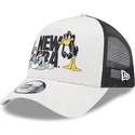 gorra-trucker-beige-a-frame-de-bugs-bunny-y-pato-lucas-looney-tunes-de-new-era