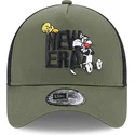 gorra-trucker-verde-a-frame-de-piolin-y-silvestre-looney-tunes-de-new-era