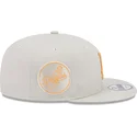 casquette-plate-beige-snapback-avec-logo-orange-9fifty-side-patch-los-angeles-dodgers-mlb-new-era