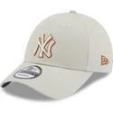 gorra-curva-beige-ajustable-9forty-team-outline-de-new-york-yankees-mlb-de-new-era