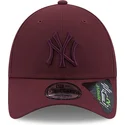 gorra-curva-granate-ajustable-con-logo-granate-9forty-repreve-de-new-york-yankees-mlb-de-new-era