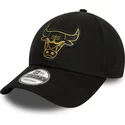 gorra-curva-negra-ajustable-9forty-metallic-badge-de-chicago-bulls-nba-de-new-era