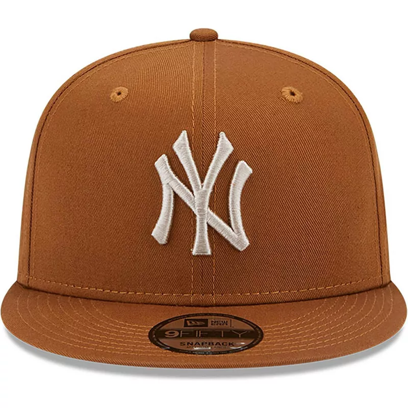 New Era Curved Brim Brown Logo 39THIRTY League Essential New York Yankees  MLB Brown Fitted Cap