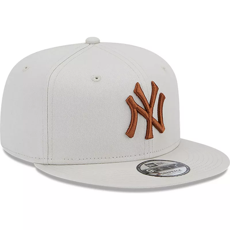 new-era-flat-brim-brown-logo-9fifty-league-essential-new-york-yankees-mlb-beige-snapback-cap