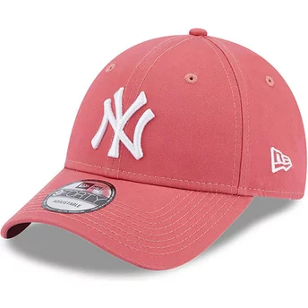 Gorra curva rosa claro ajustable 9FORTY League Essential de New York Yankees MLB de New Era
