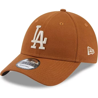 Gorra curva marrón ajustable con logo beige 9FORTY League Essential de Los Angeles Dodgers MLB de New Era