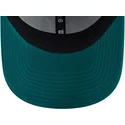 gorra-curva-verde-ajustable-con-logo-amarillo-9forty-league-essential-de-new-york-yankees-mlb-de-new-era