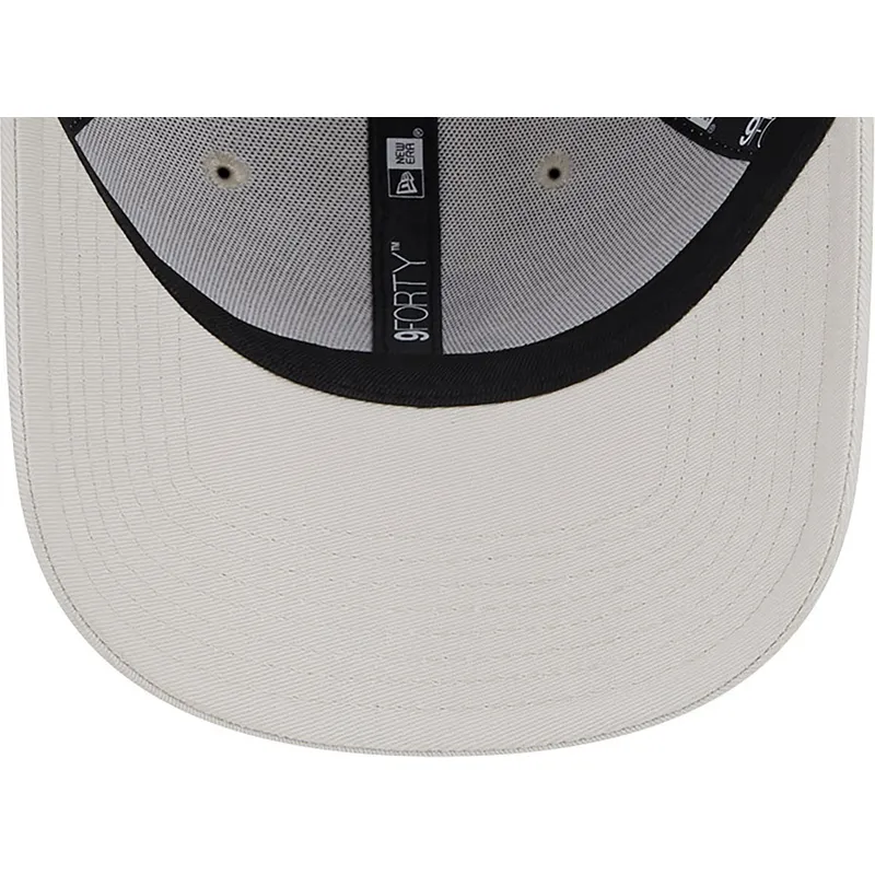 petten-gebogen-beige-verstelbaar-9forty-league-essential-van-chicago-white-sox-mlb-van-new-era petten-gebogen-beige-verstelbaar-9forty-league-essential-van-chicago-white-sox-mlb-van-new-era