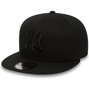 Cappello piatto nero snapback 9FIFTY Black on Black dei New York Yankees MLB di New Era