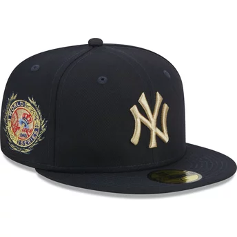 Gorra plana azul marino ajustada 59FIFTY Laurel Sidepatch de New York Yankees MLB de New Era