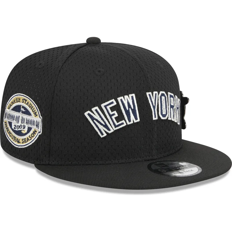 flad-sort-snapback-9fifty-post-up-pin-kasket-fra-new-york-yankees-mlb-af-new-era