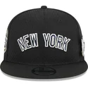 flad-sort-snapback-9fifty-post-up-pin-kasket-fra-new-york-yankees-mlb-af-new-era