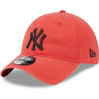 Gorra curva roja ajustable con logo negro 9TWENTY League Essential de New York Yankees MLB de New Era