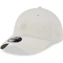 gorra-curva-beige-ajustable-con-logo-beige-9twenty-mini-logo-de-new-york-yankees-mlb-de-new-era