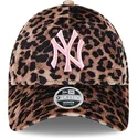 petten-gebogen-luipaard-verstelbare-band-rosa-9forty-velour-van-new-york-yankees-mlb-van-new-era