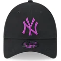 gorra-curva-negra-ajustable-con-logo-violeta-9forty-league-essential-de-new-york-yankees-mlb-de-new-era