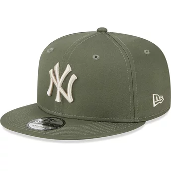 Gorra plana verde snapback con logo beige 9FIFTY League Essential de New York Yankees MLB de New Era