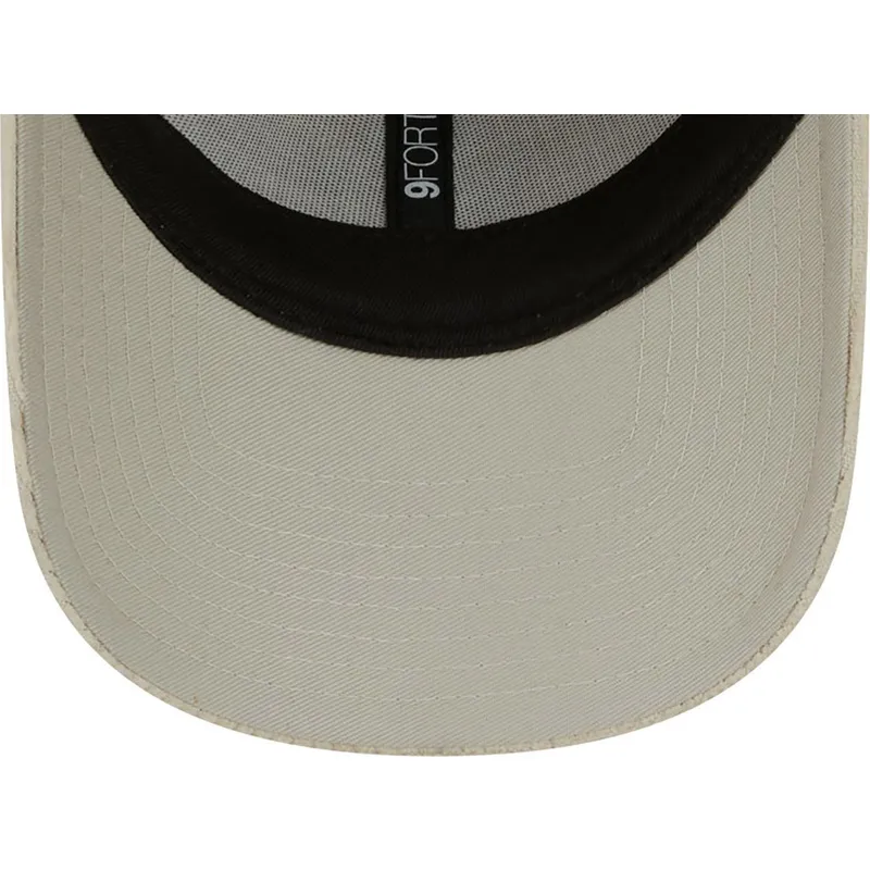 petten-gebogen-beige-verstelbare-band-9forty-wide-cord-van-new-york-yankees-mlb-van-new-era
