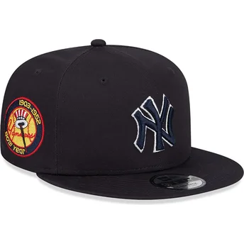 Casquette plate bleue marine snapback avec logo bleu marine 9FIFTY Side Patch Script New York Yankees MLB New Era